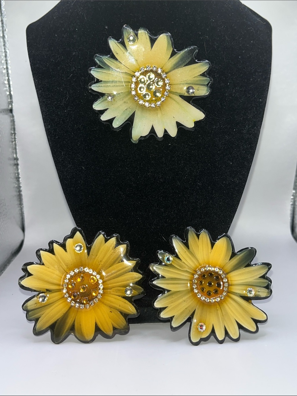 RARE!! Designs From The Deep decoupage Daisy Brooch & Clip On's